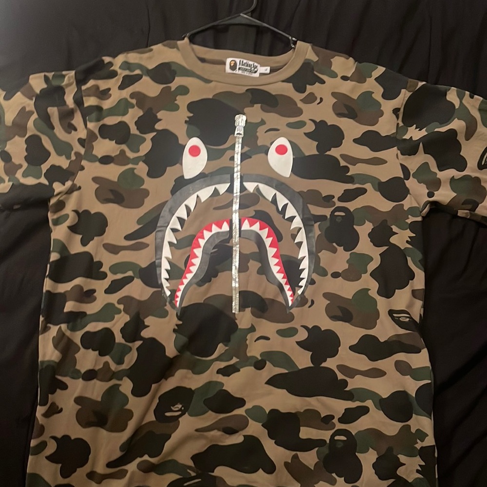 New - never worn tried on 1 time to find out to big.